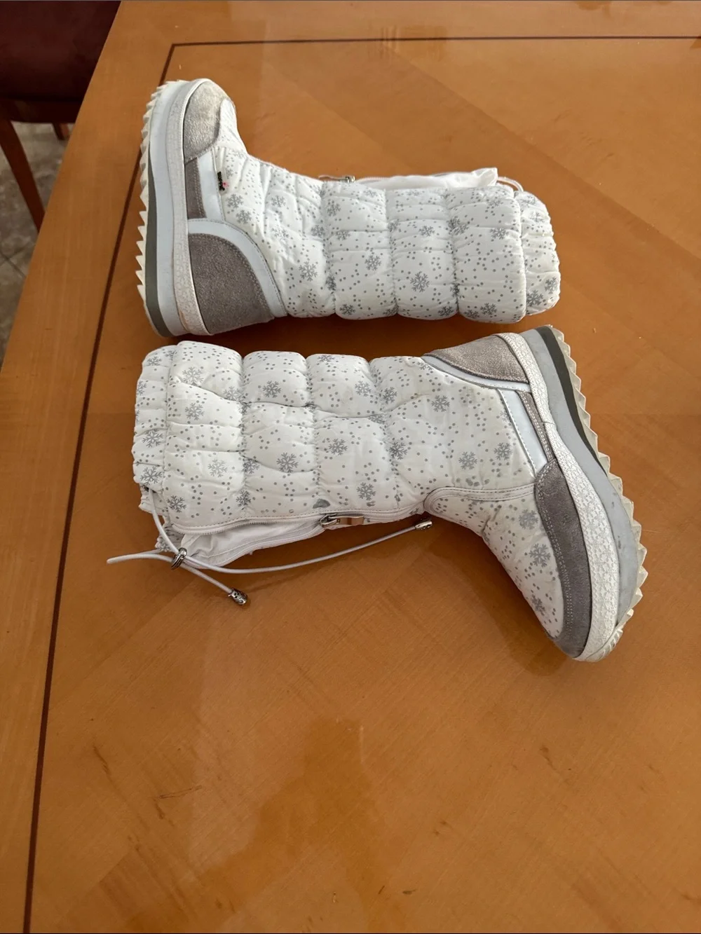 Buffie Women's White Snowflake Winter Boots size 38